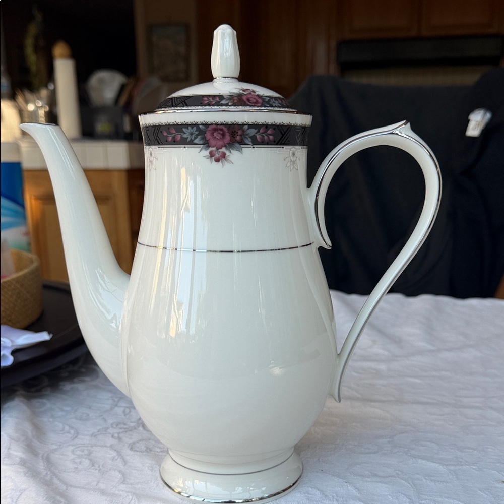 Like new  Noritake Etienne White Porcelain Coffee Pot with lid 10.5” 5 cups